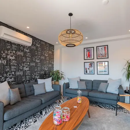 לינה וארוחת בוקר 7min To Uni Se-velha - Ac - Work Desk - 300mbs Wifi - 4 *